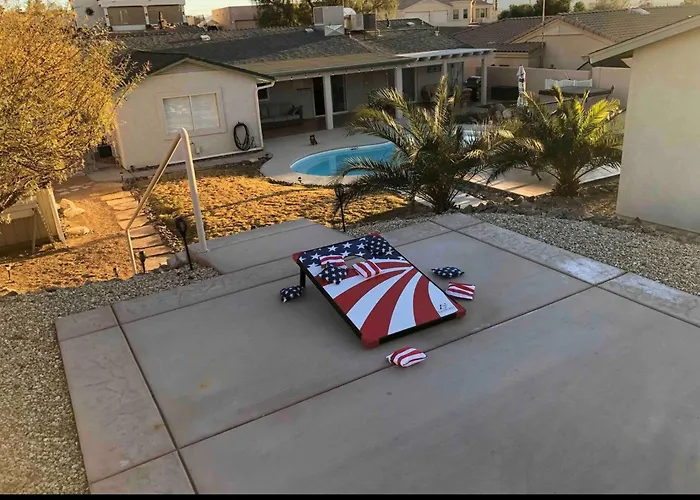 Jacuzzi Pool & Casita Wifi Ac Tvs Rv Boat Parking Holiday home