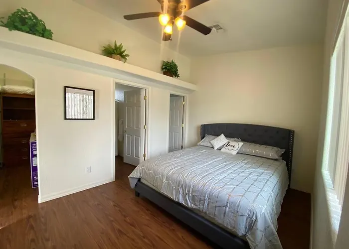 Jacuzzi Pool & Casita Wifi Ac Tvs Rv Boat Parking *