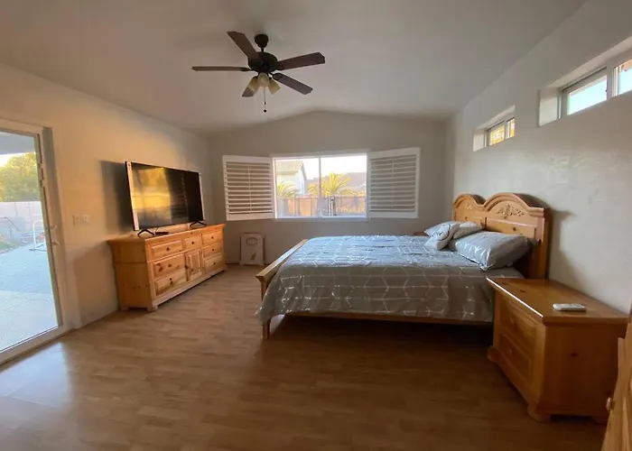 Jacuzzi Pool & Casita Wifi Ac Tvs Rv Boat Parking *