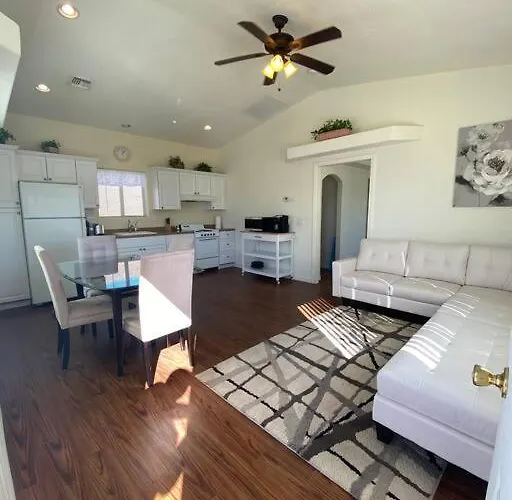 Jacuzzi Pool & Casita Wifi Ac Tvs Rv Boat Parking Holiday home