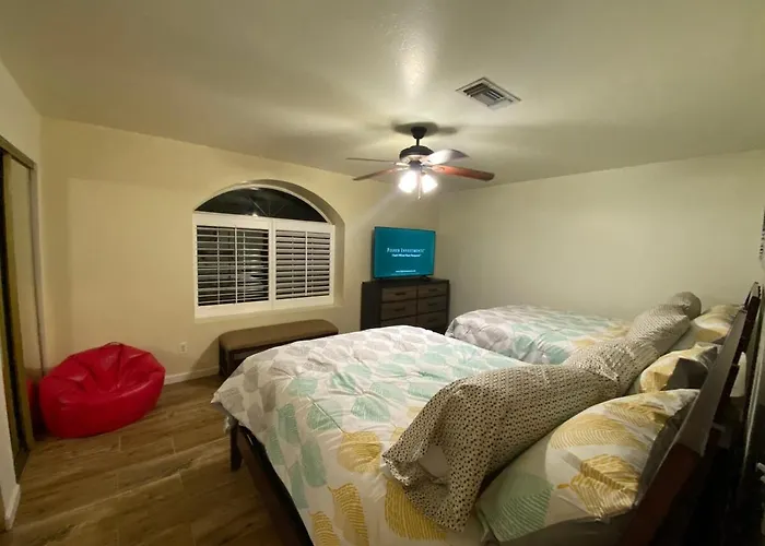 Jacuzzi Pool & Casita Wifi Ac Tvs Rv Boat Parking Holiday home