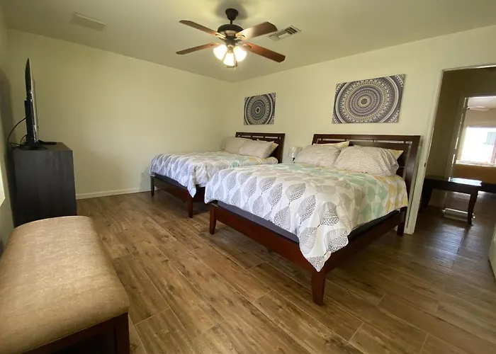 Jacuzzi Pool & Casita Wifi Ac Tvs Rv Boat Parking Holiday home *
