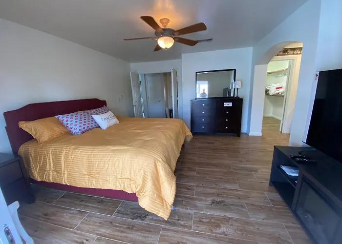 Jacuzzi Pool & Casita Wifi Ac Tvs Rv Boat Parking Lake Havasu City