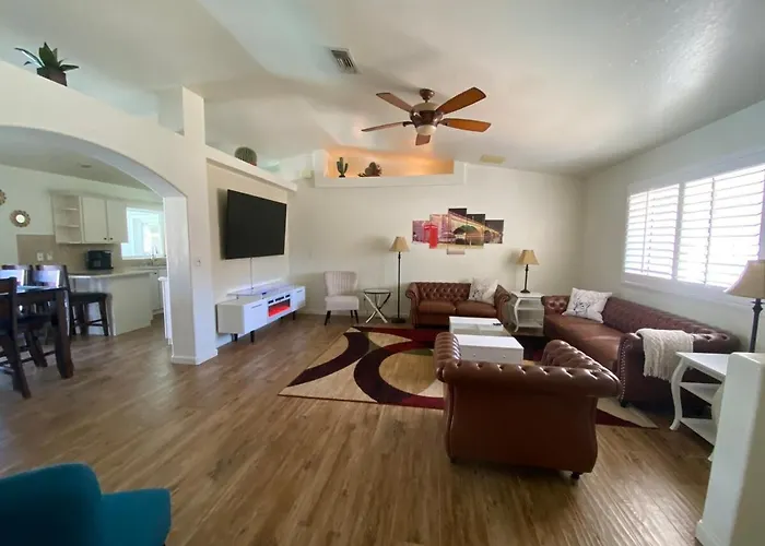 Jacuzzi Pool & Casita Wifi Ac Tvs Rv Boat Parking Holiday home